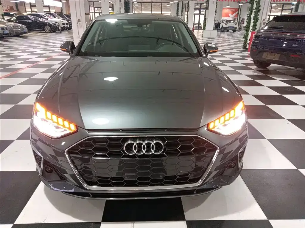 Audi A4L 2021 из CN, фото 3