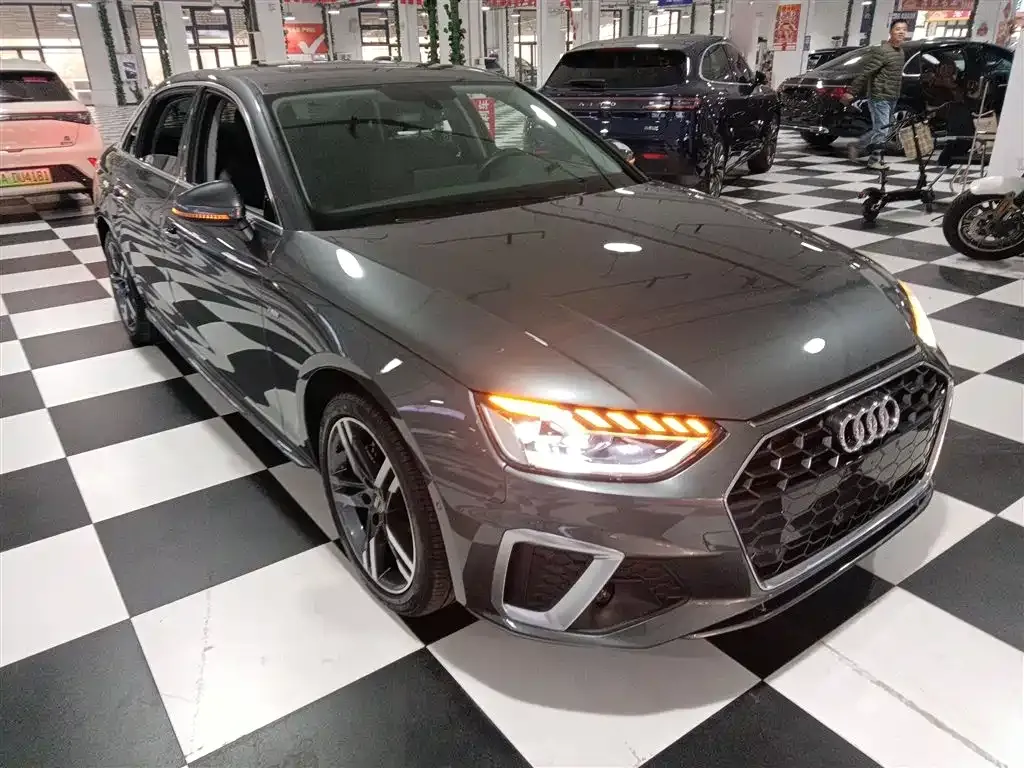 Audi A4L 2021 из CN, фото 4