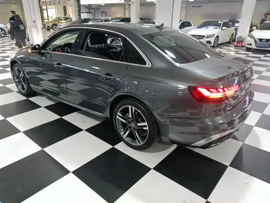Audi A4L 2021 из CN, фото 5