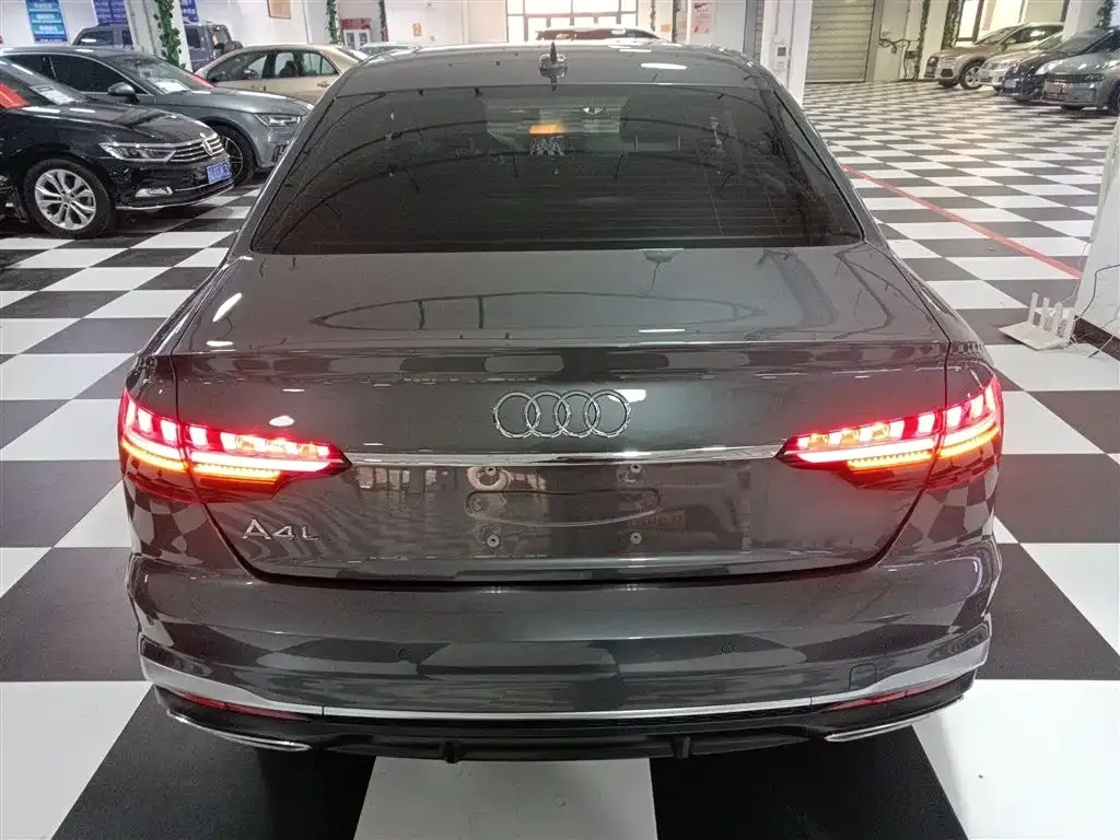 Audi A4L 2021 из CN, фото 6