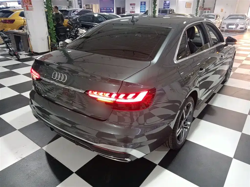 Audi A4L 2021 из CN, фото 7