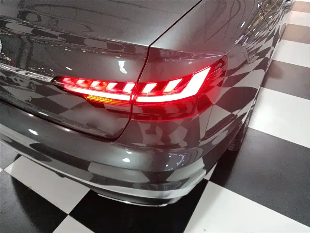 Audi A4L 2021 из CN, фото 8