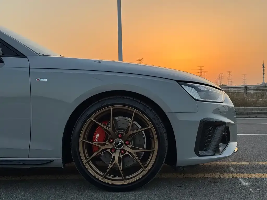 Audi A4L 2023 из CN, фото 4