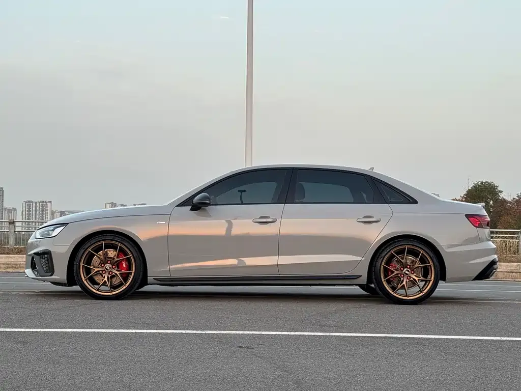 Audi A4L 2023 из CN, фото 7