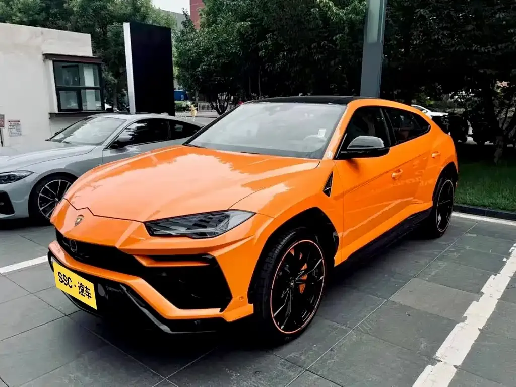 Lamborghini Urus — фото 1