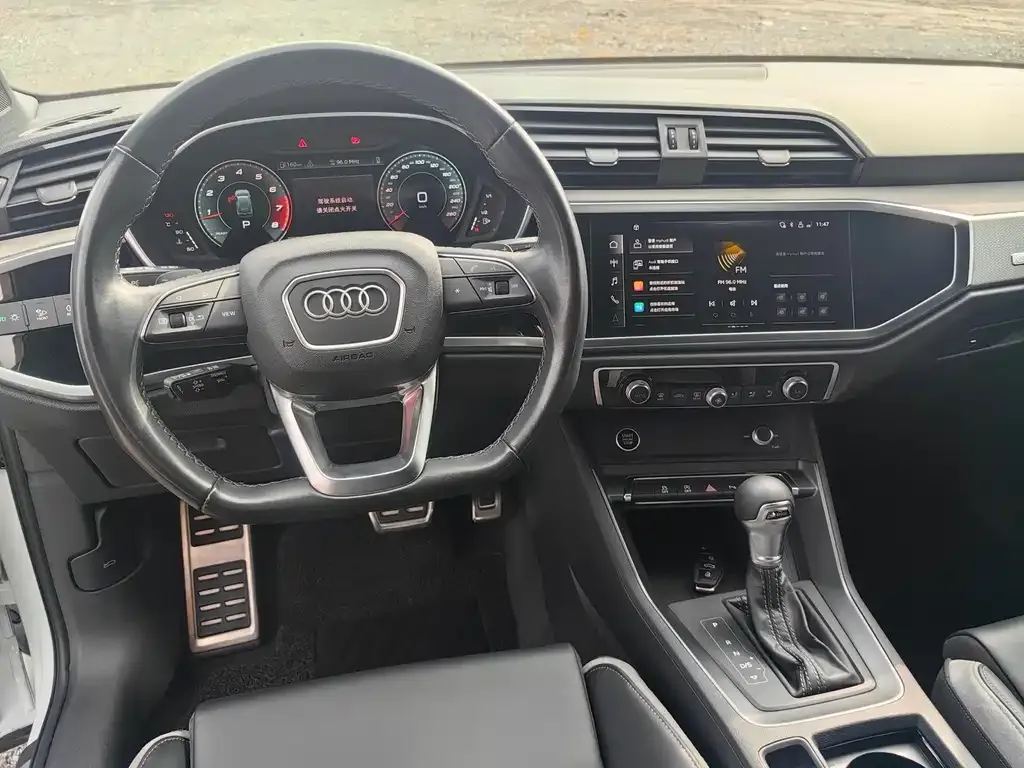Audi Q3 — фото 10