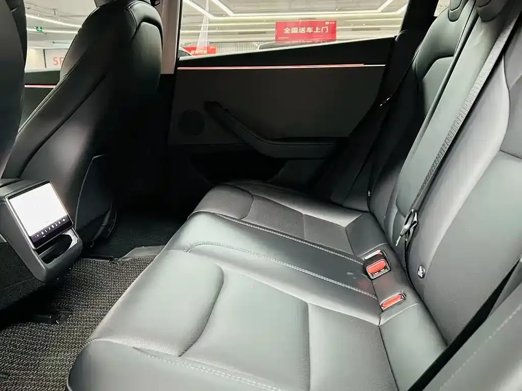 Tesla Model 3 — фото 10