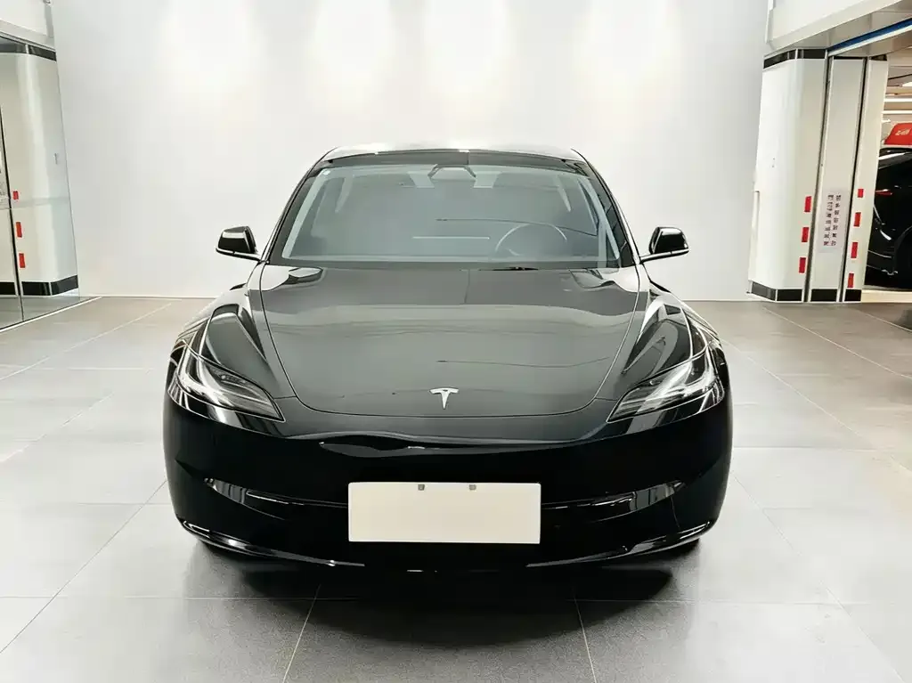 Tesla Model 3 — фото 3