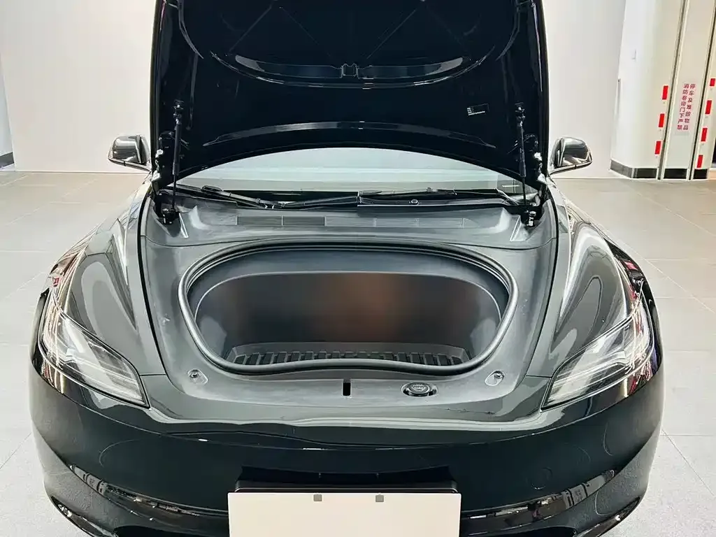 Tesla Model 3 — фото 5