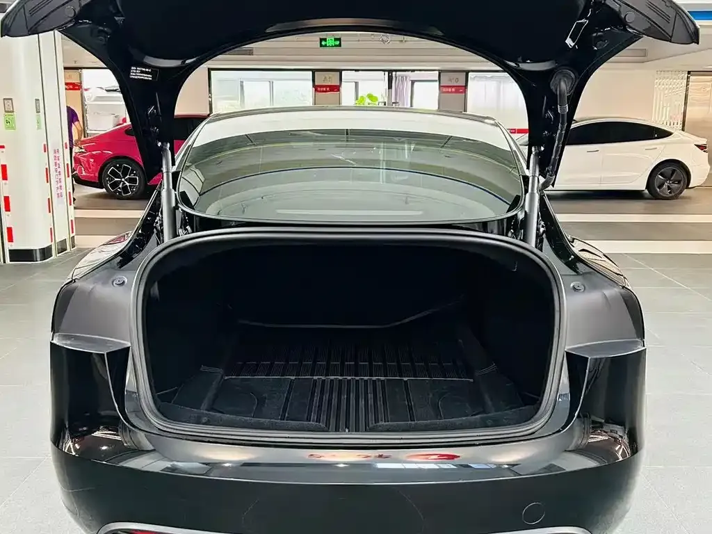 Tesla Model 3 — фото 6