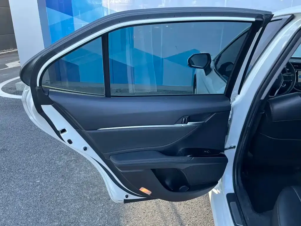 Toyota Camry 2021 из CN, фото 8