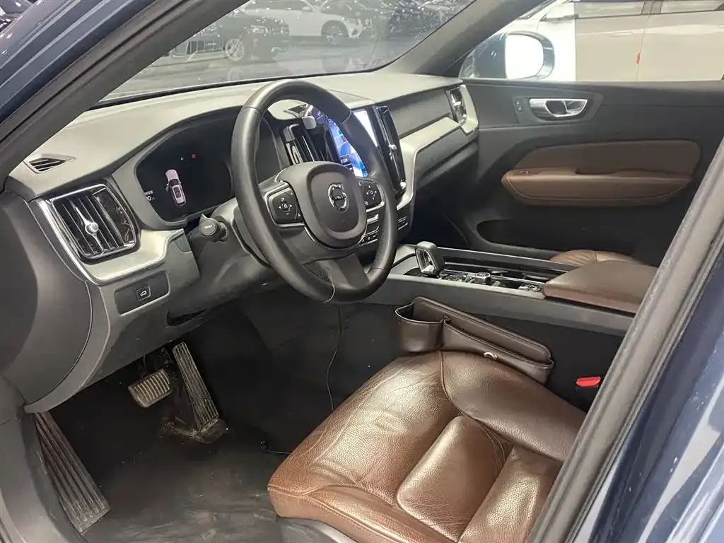 Volvo XC60 2023 из CN, фото 4
