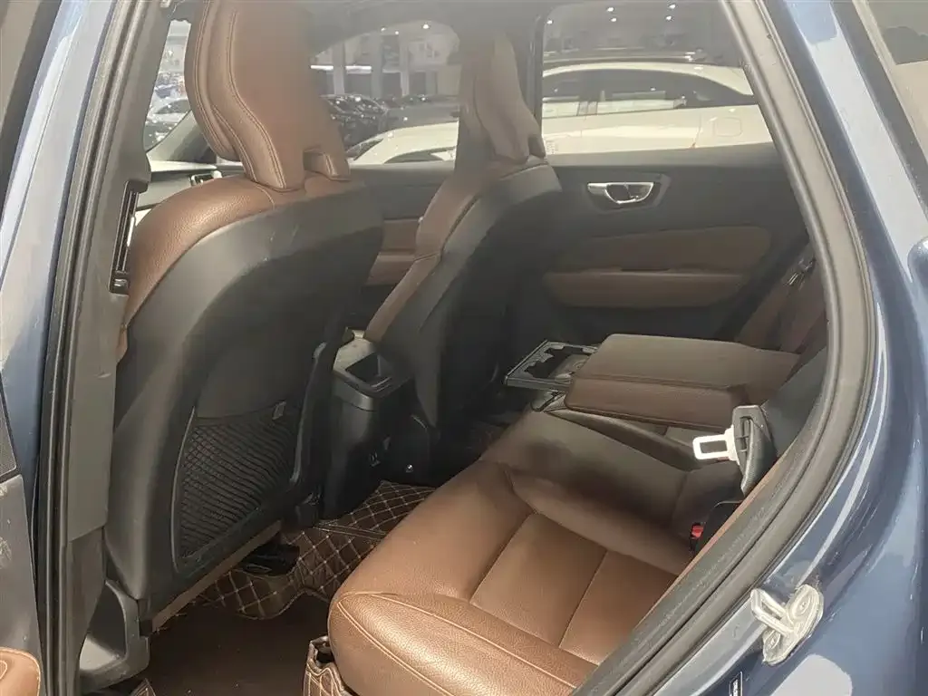 Volvo XC60 2023 из CN, фото 5