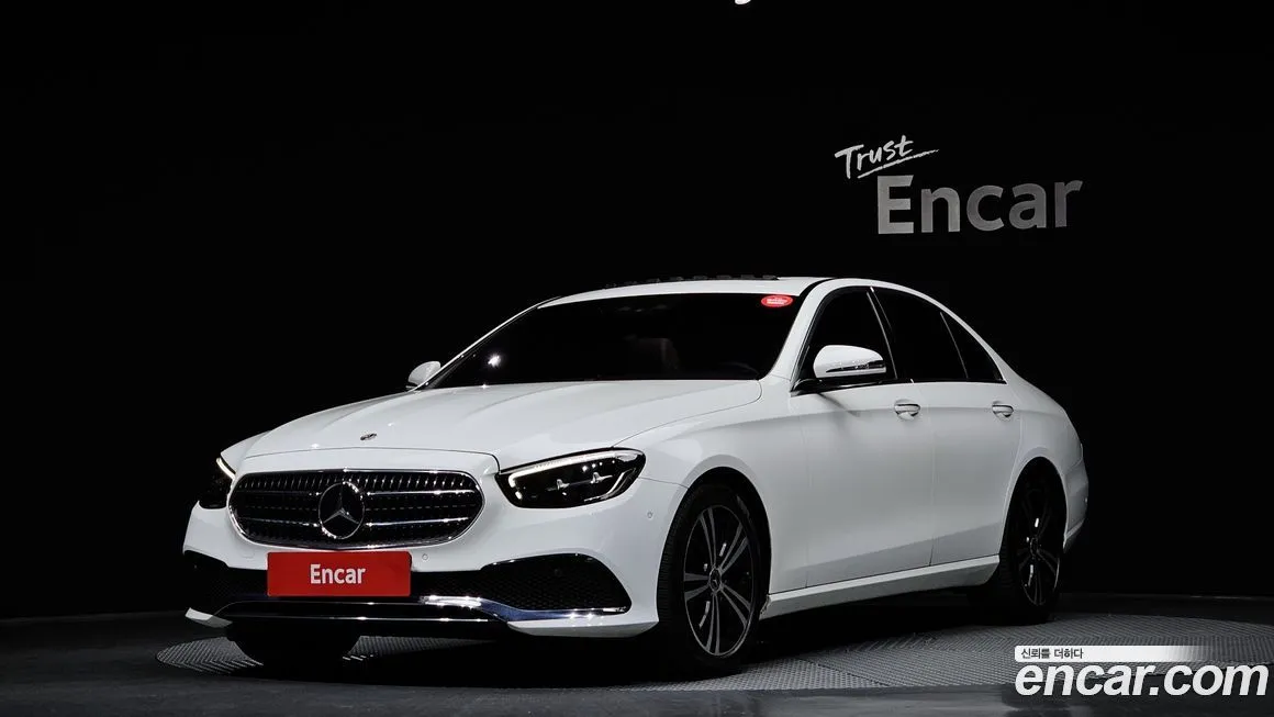 Mercedes-Benz E-Class — фото 1
