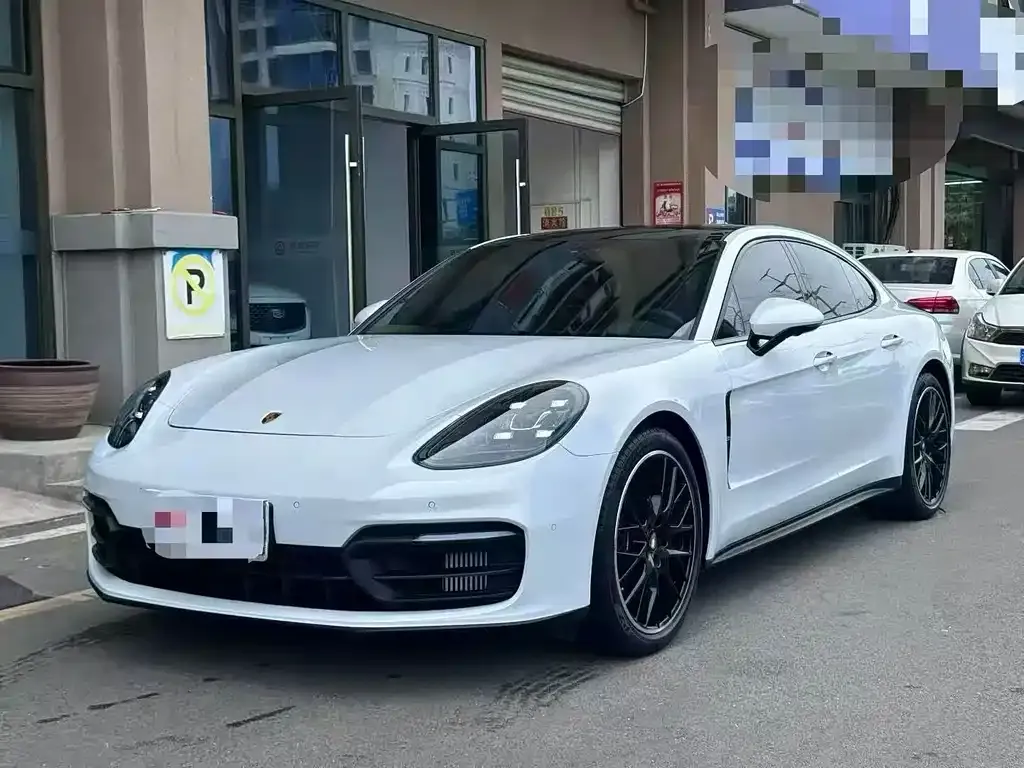 Porsche Panamera — фото 1
