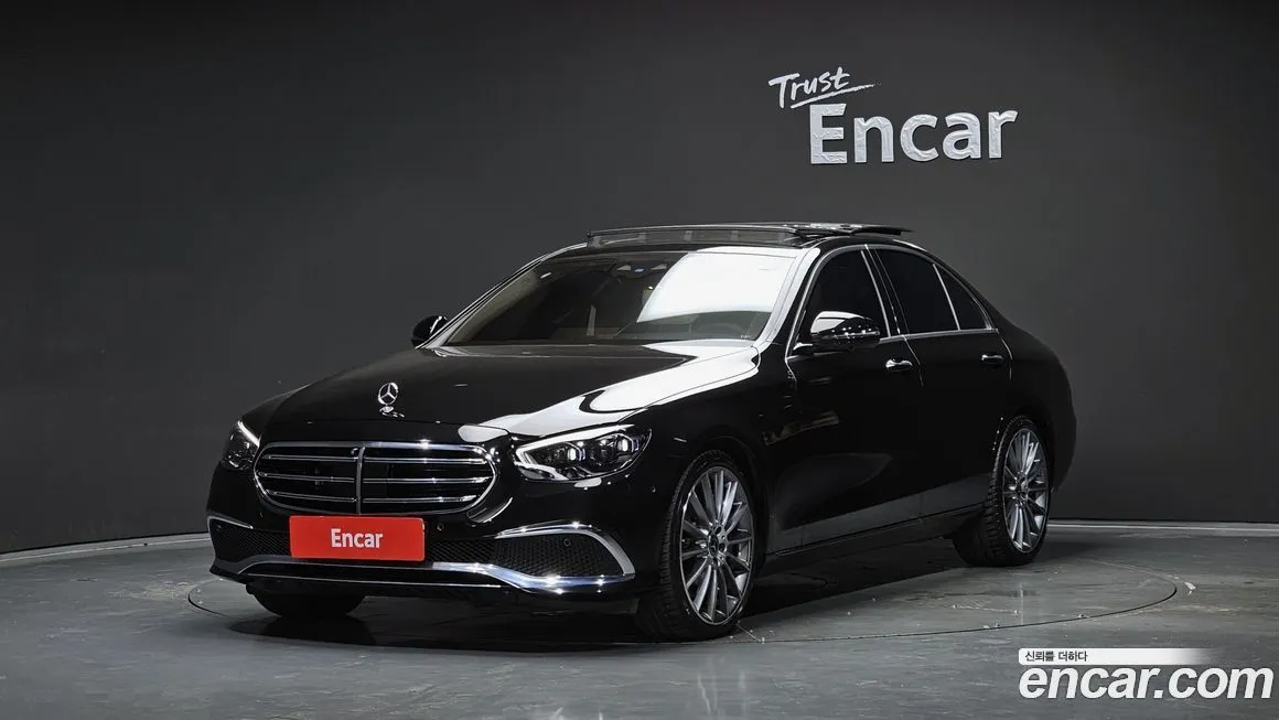 Mercedes-Benz E-Class — фото 1