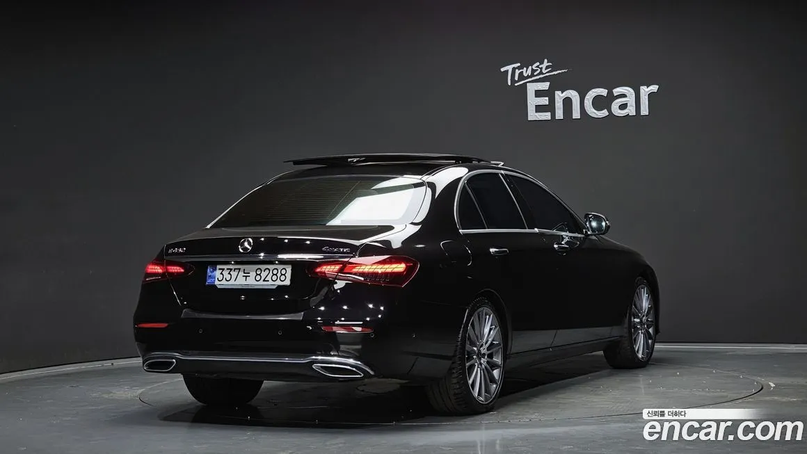 Mercedes-Benz E-Class — фото 2