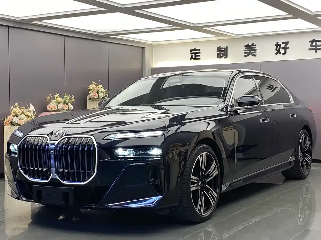 BMW 7 Series — фото 1