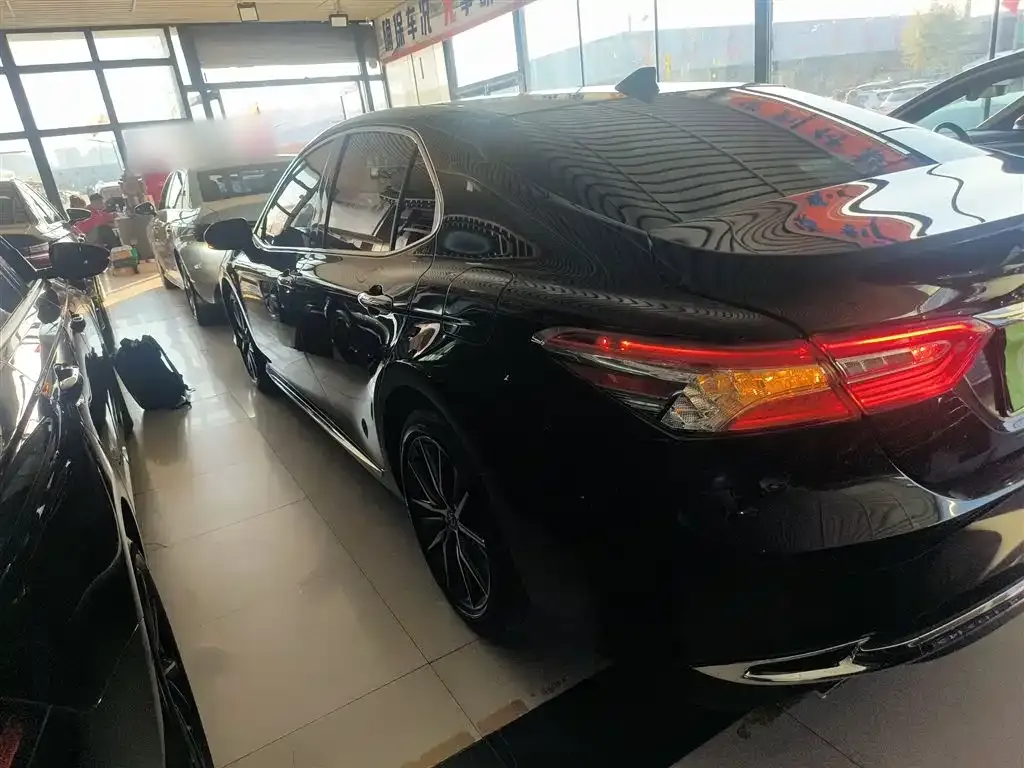 Toyota Camry — фото 5