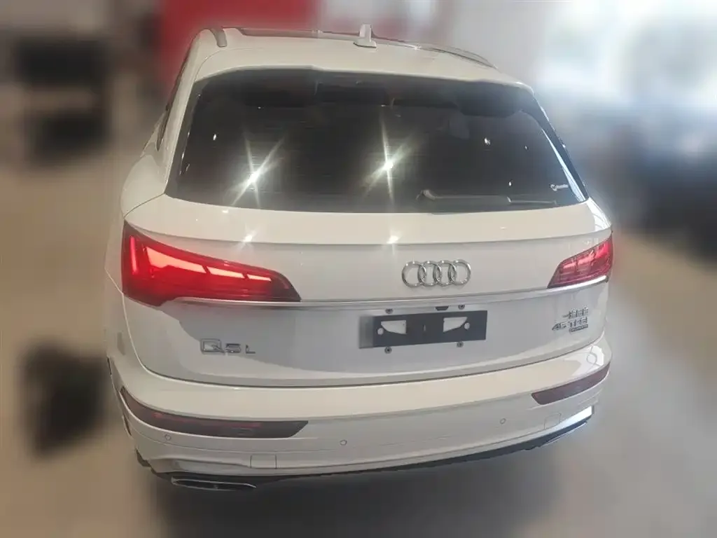 Audi Q5L — фото 10