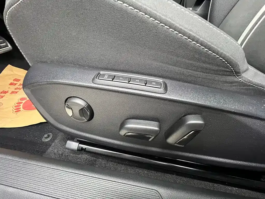 Volkswagen Golf 2022 из CN, фото 10