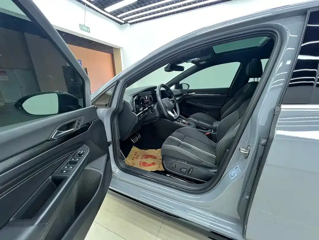 Volkswagen Golf 2022 из CN, фото 9