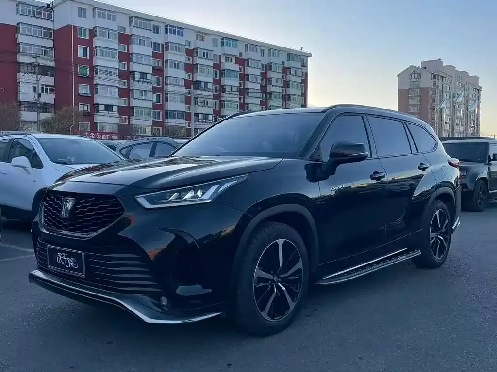 Toyota Crown Kluger 2022 из CN, фото 1