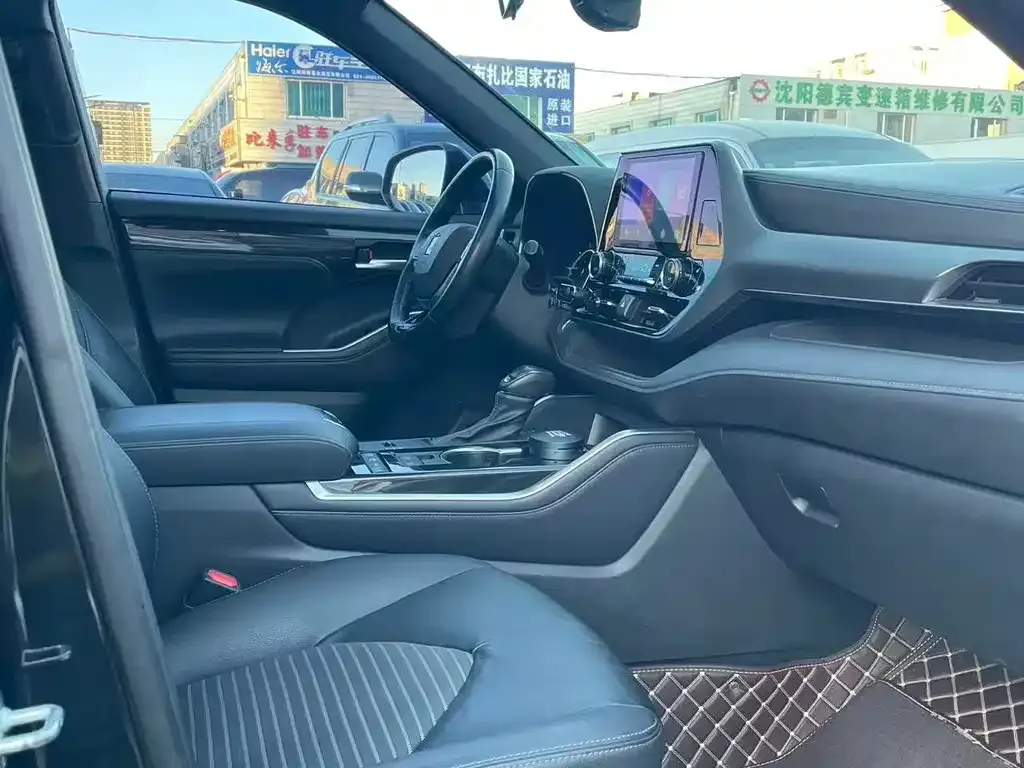 Toyota Crown Kluger 2022 из CN, фото 6
