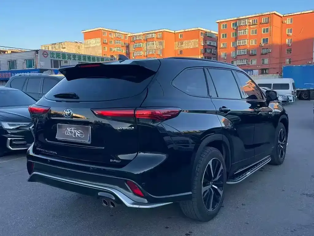 Toyota Crown Kluger 2022 из CN, фото 8