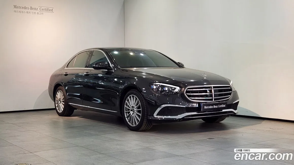 Mercedes-Benz E-Class — фото 1