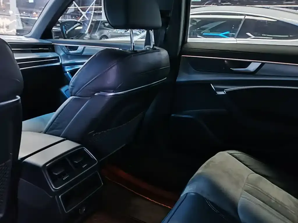 Audi A6L 2022 из CN, фото 9
