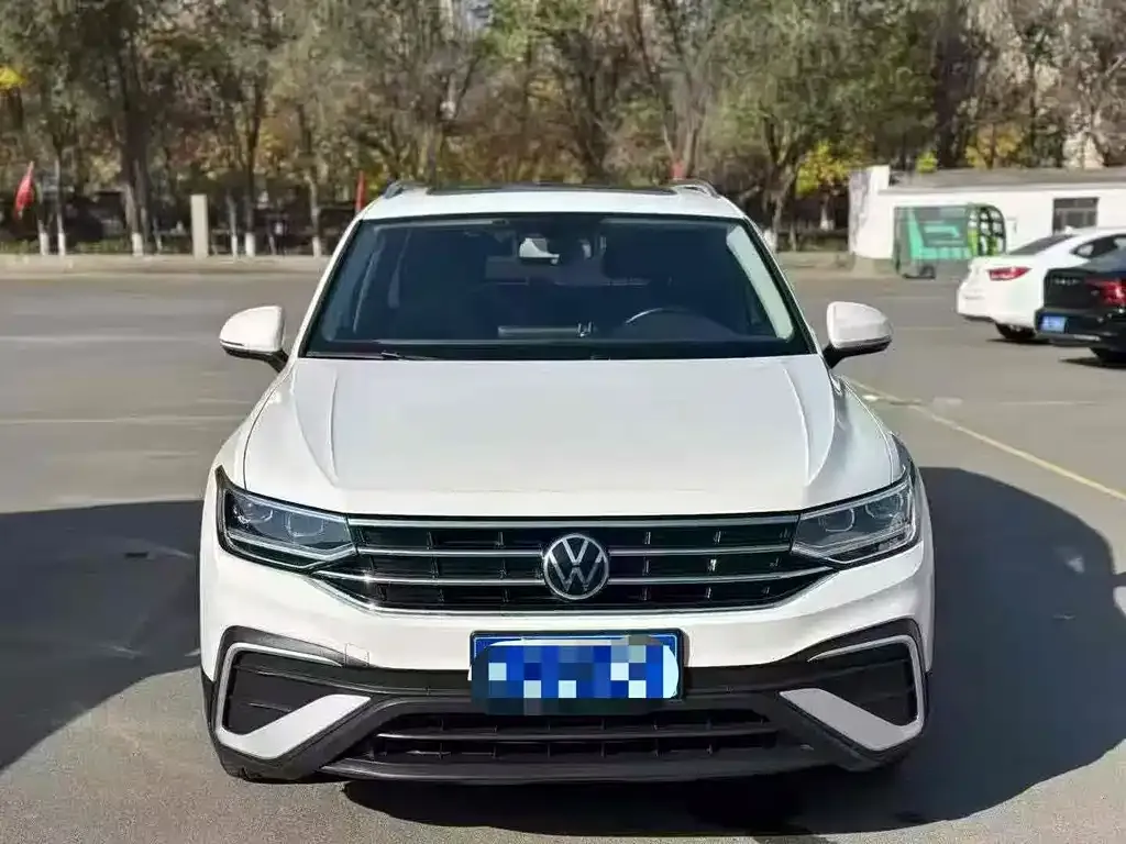 Volkswagen Tiguan L — фото 2