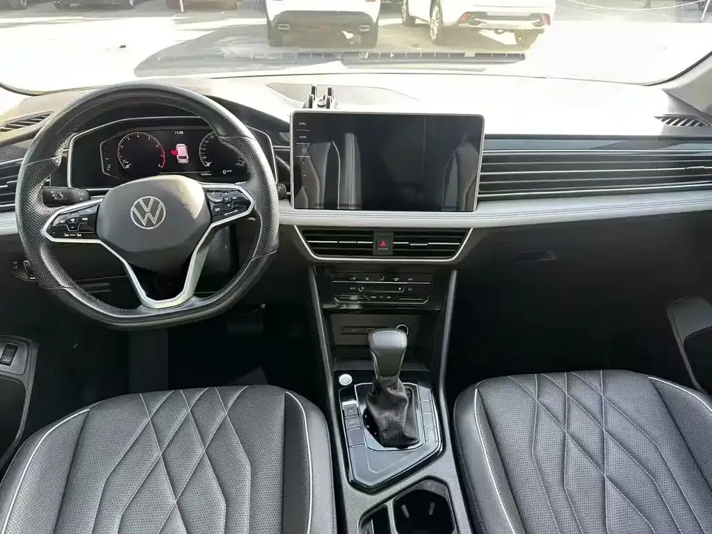 Volkswagen Tiguan L — фото 5