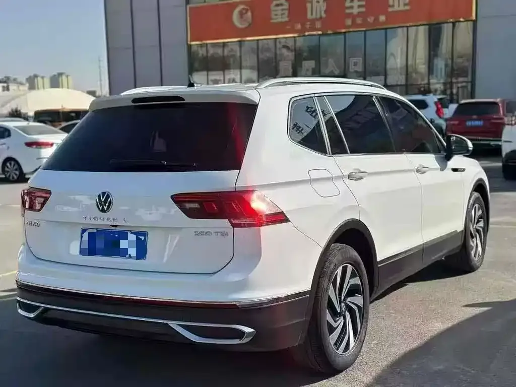 Volkswagen Tiguan L — фото 8