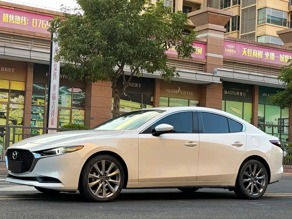 Mazda 3 Axela 2022 из CN, фото 1
