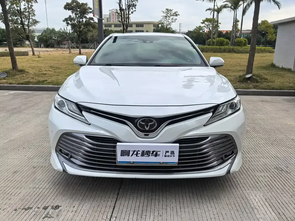 Toyota Camry — фото 2