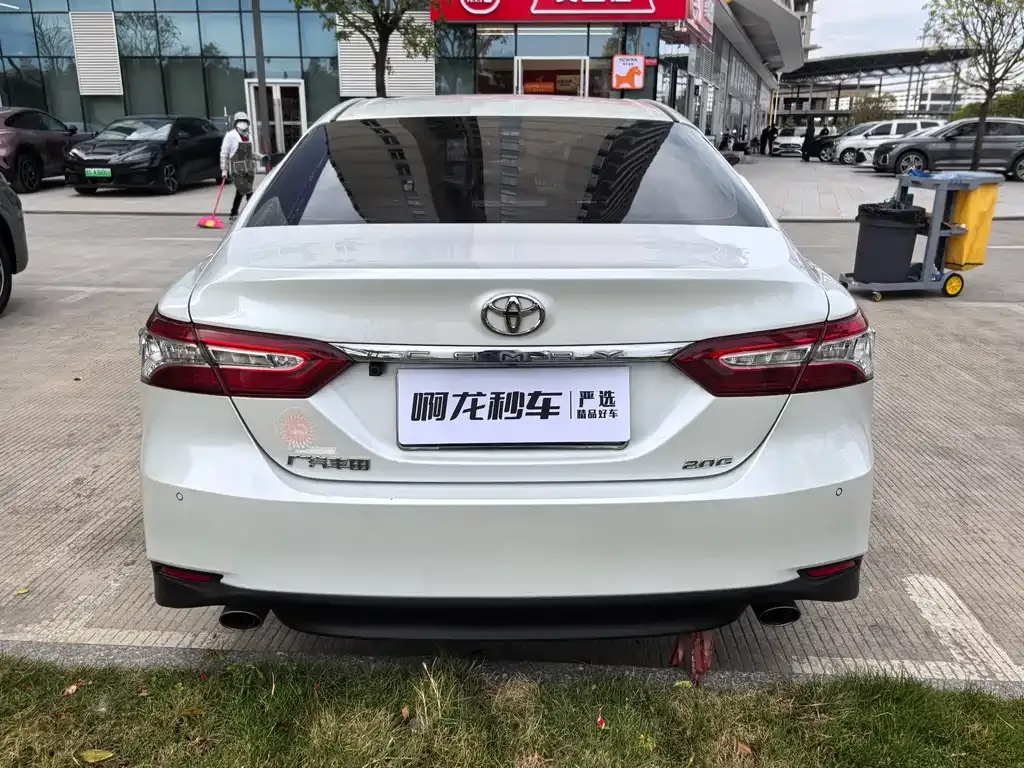 Toyota Camry — фото 7