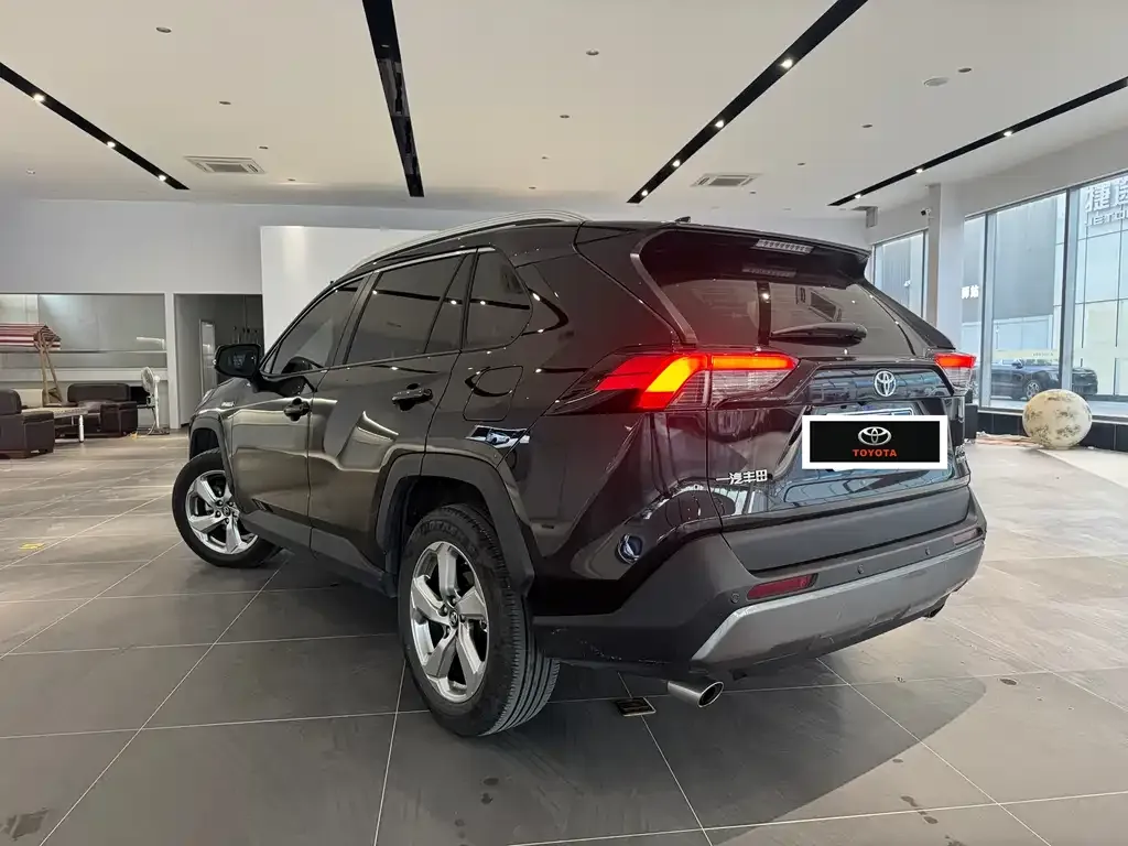 Toyota RAV4 2023 из CN, фото 4