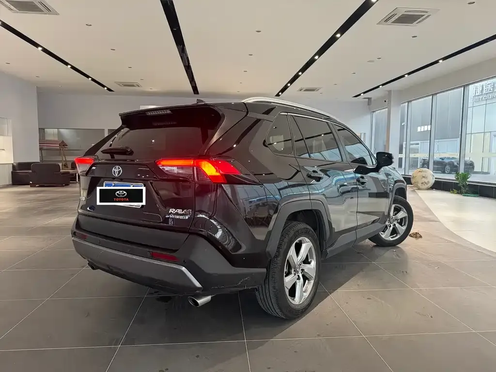 Toyota RAV4 2023 из CN, фото 6