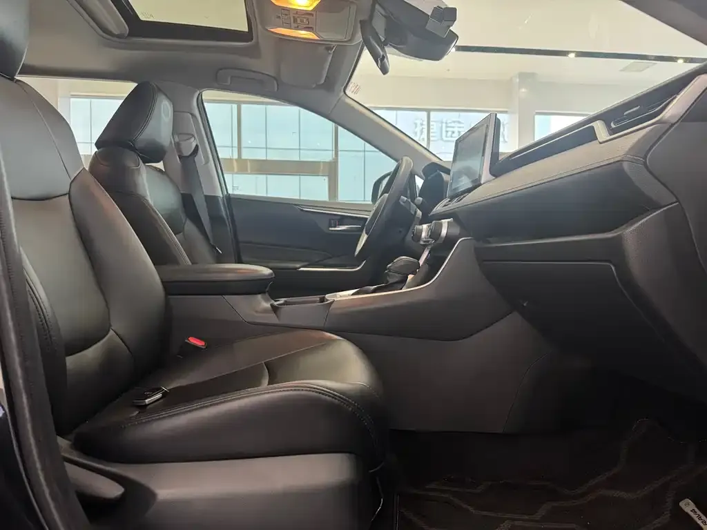 Toyota RAV4 2023 из CN, фото 8