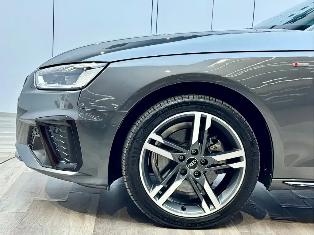 Audi A4L 2022 из CN, фото 10