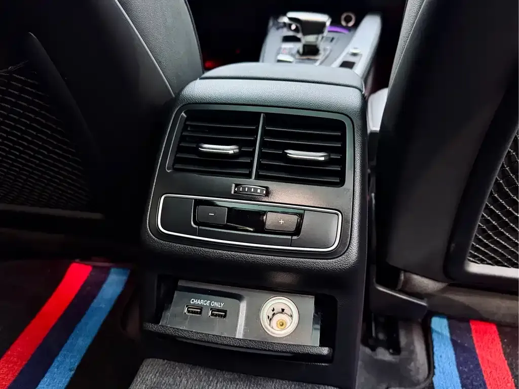 Audi A4L 2022 из CN, фото 2