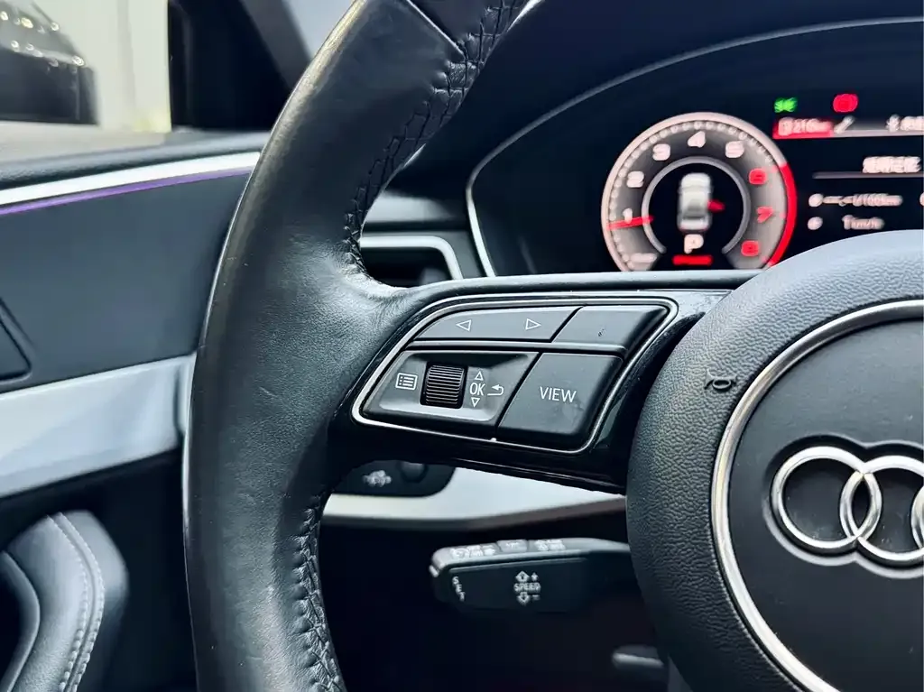 Audi A4L 2022 из CN, фото 4