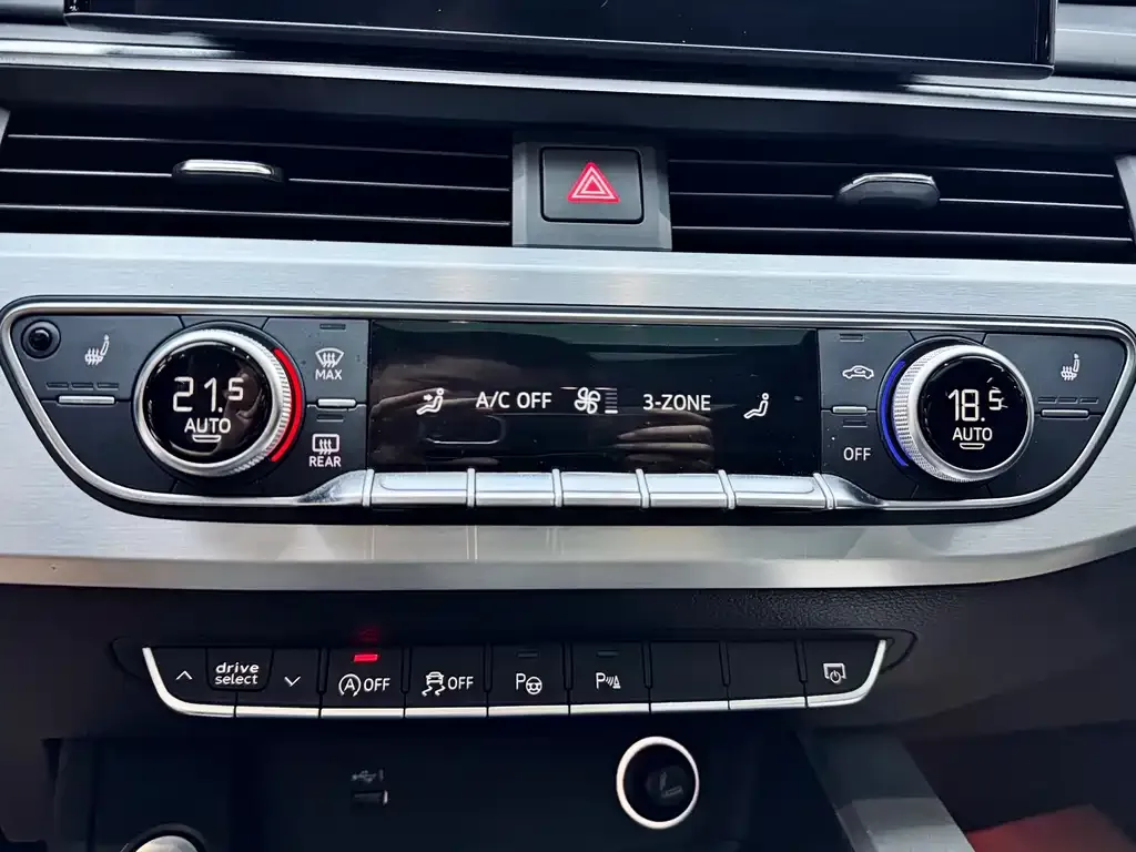 Audi A4L 2022 из CN, фото 6