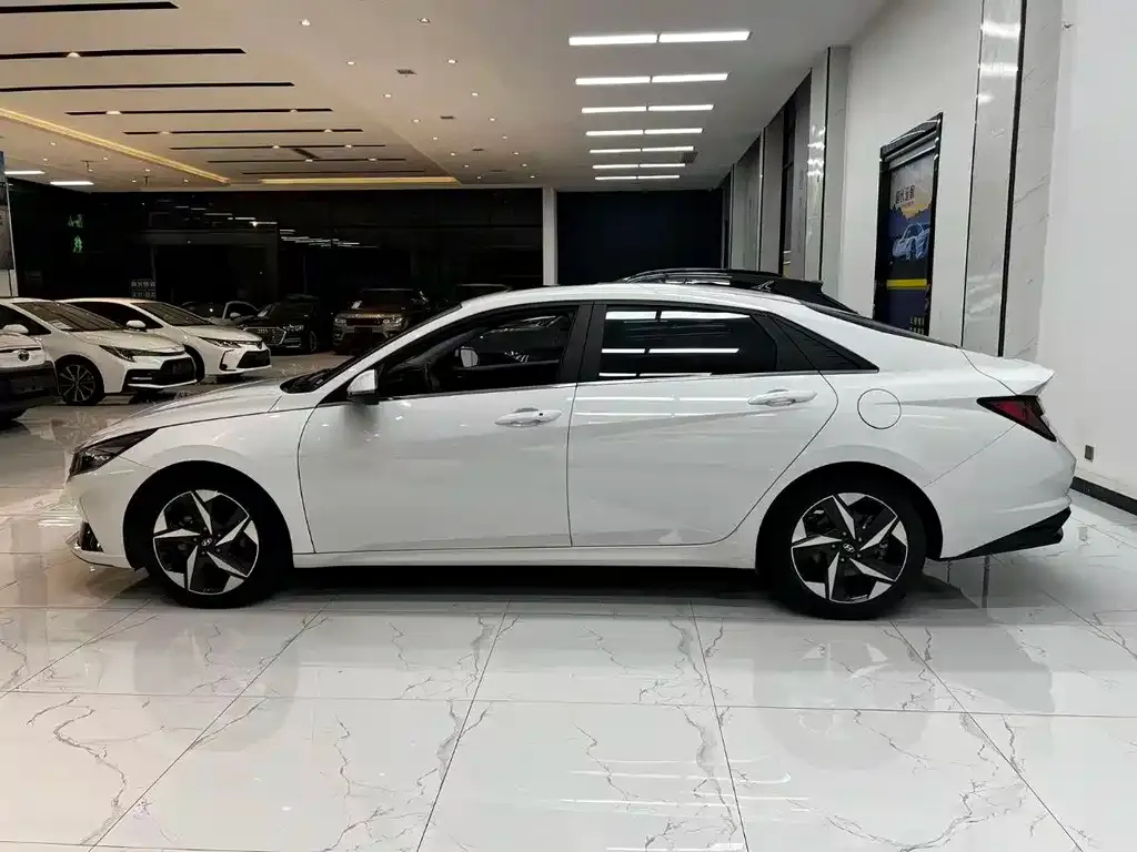 Hyundai Elantra 2022 из CN, фото 4