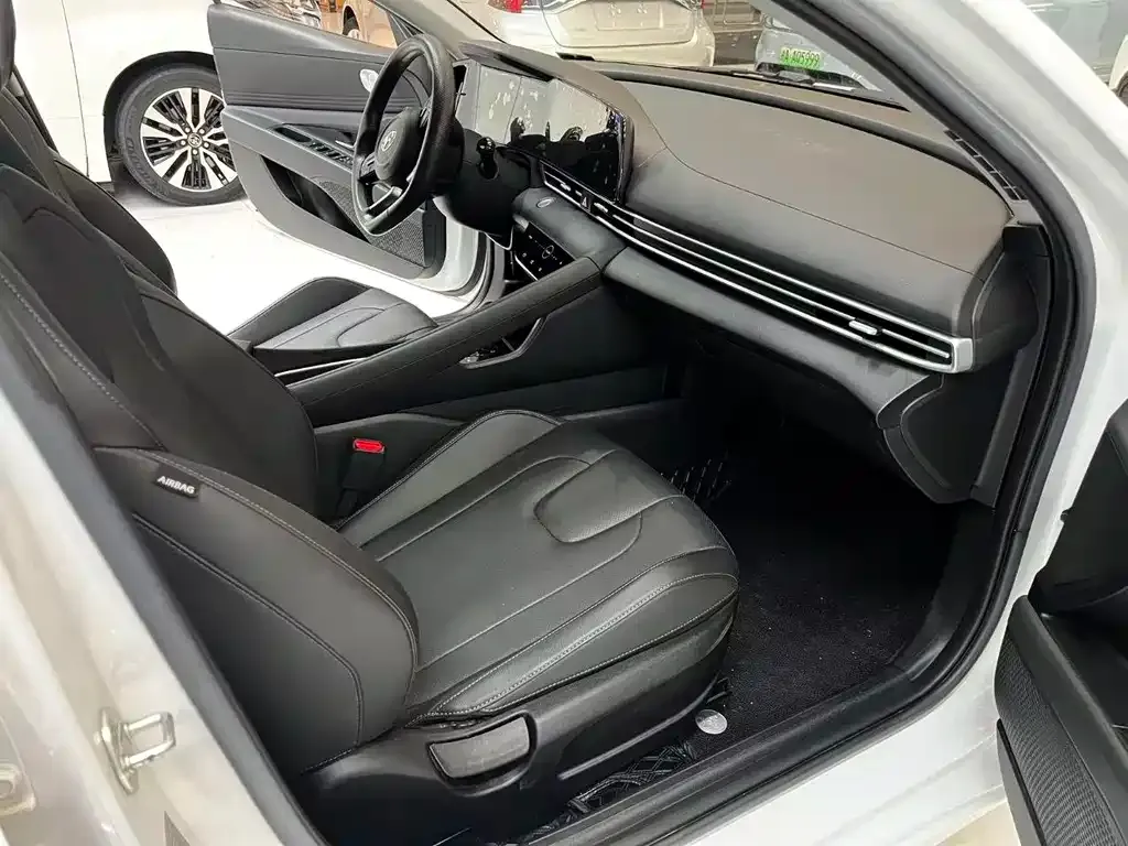 Hyundai Elantra 2022 из CN, фото 8