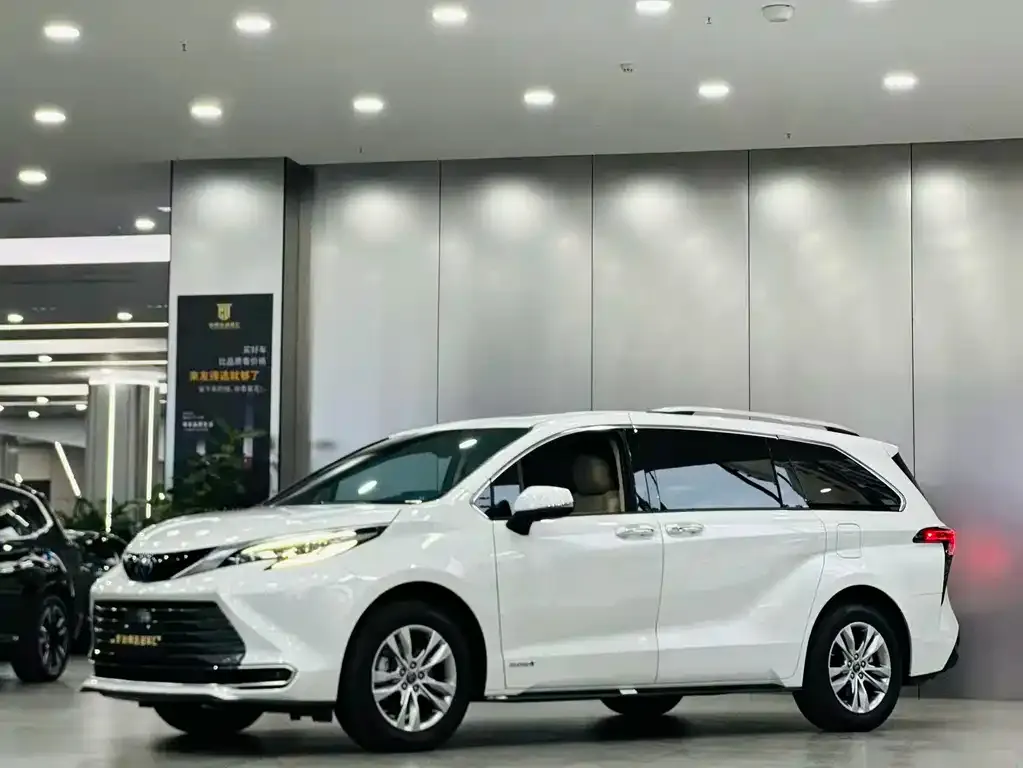 Toyota Sienna 2022 из CN, фото 1