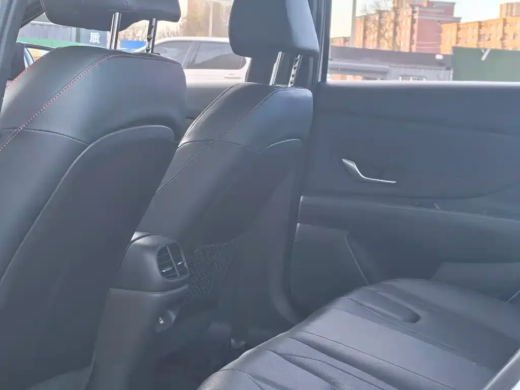Hyundai Elantra 2023 из CN, фото 9