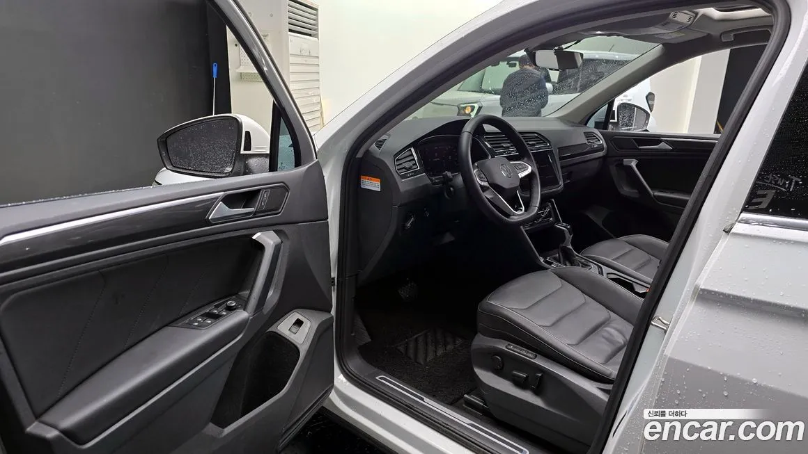 Volkswagen Tiguan — фото 10
