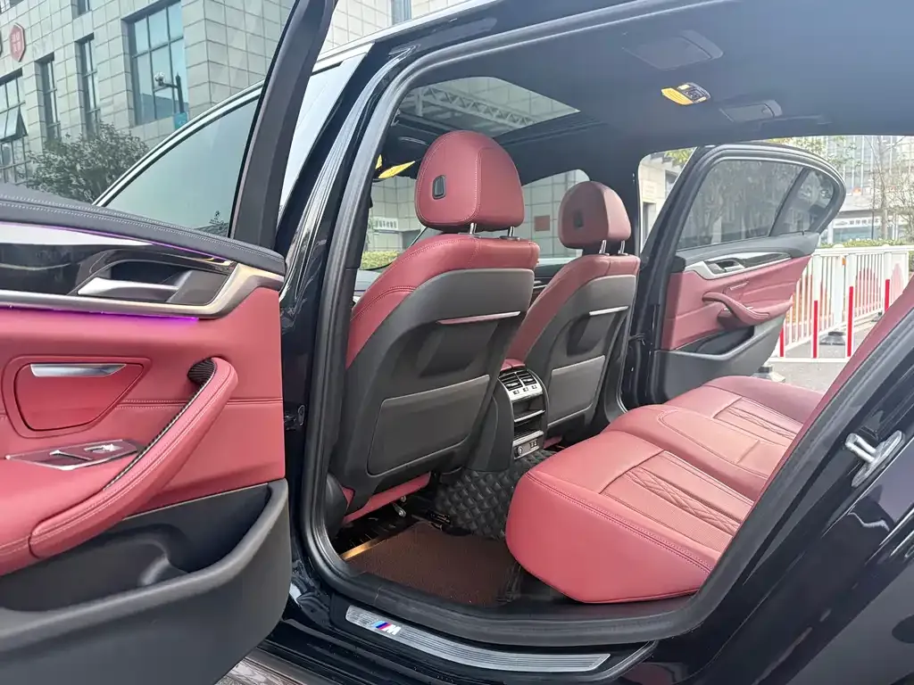 BMW 5 Series 2023 из CN, фото 10